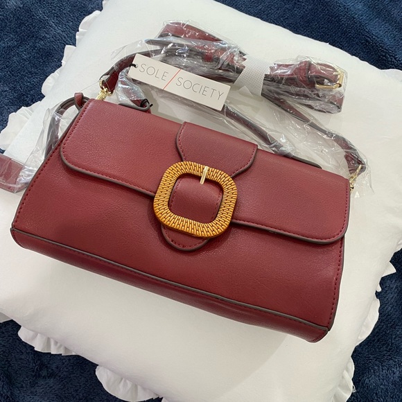 ⬇️ PRICE ⬇️ SOLE SOCIETY -  Lumi Buckle Flap Faux Leather Crossbody Bag - Berry - Picture 3 of 14